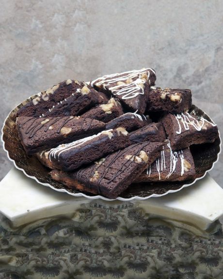 tHE bROWNIE ASSORTMENT-Rich, Mouth Watering, Chocolate Brownie Triangles are drizzled with assorted icings. bROWNIES