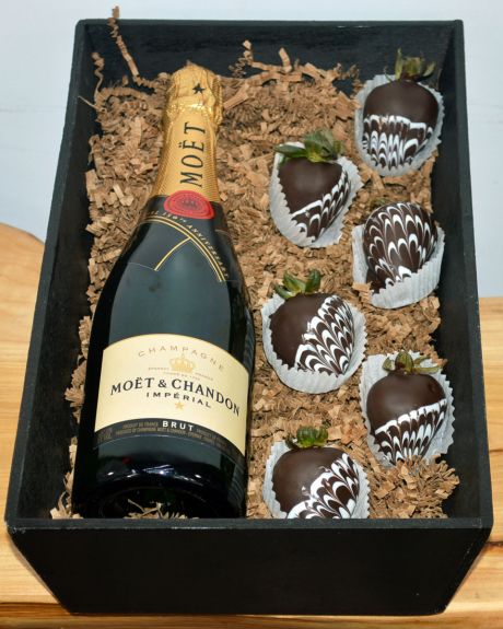 champagne and Chocolate Covered Strawberries-Delicious, mouth watering chocolate covered strawberries are elegantly paired with champagne or red wine of your choice-Champagne